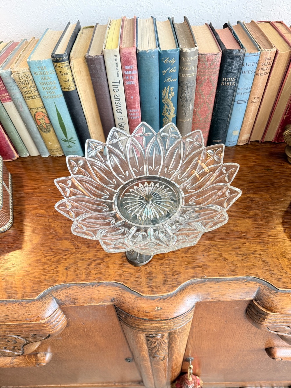 Vintage Federal Glass “Petals”  Lotus Pedestal Bowl – Hollywood Regency - Picture 11 of 15